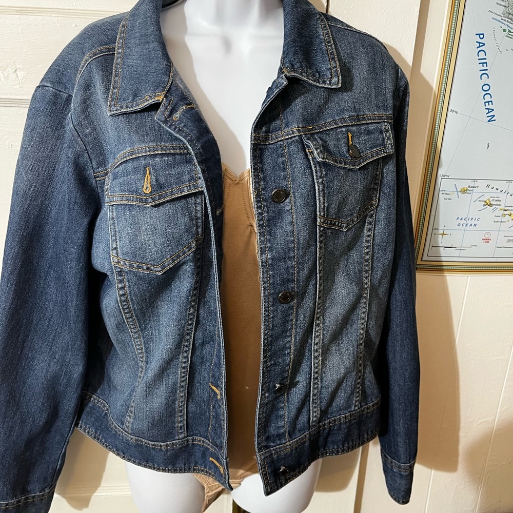 💙The Limited Denim Jacket, Size Large